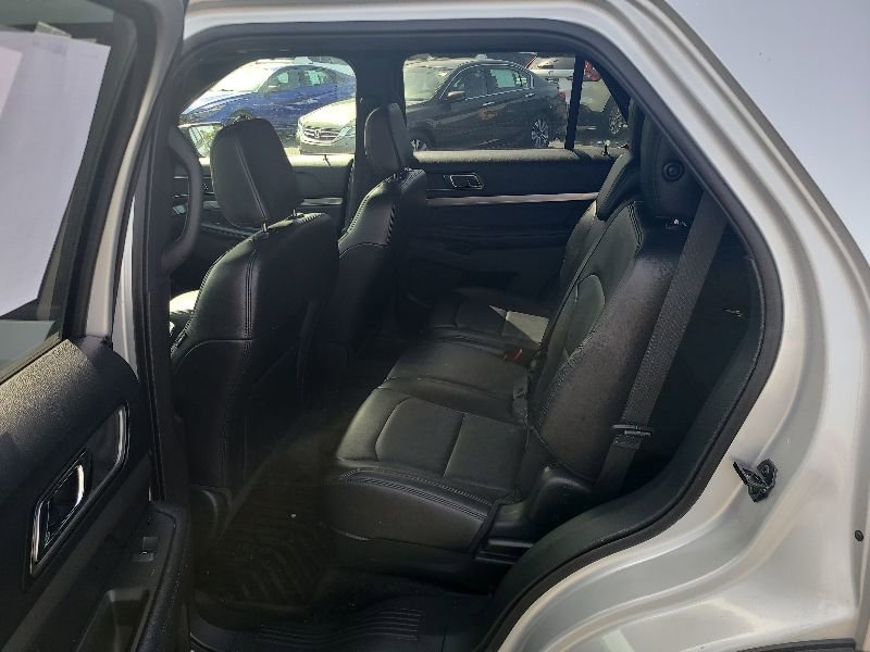 Used 2018 Ford Explorer XLT w/ Equipment Group 202A AWD/4WD image 12