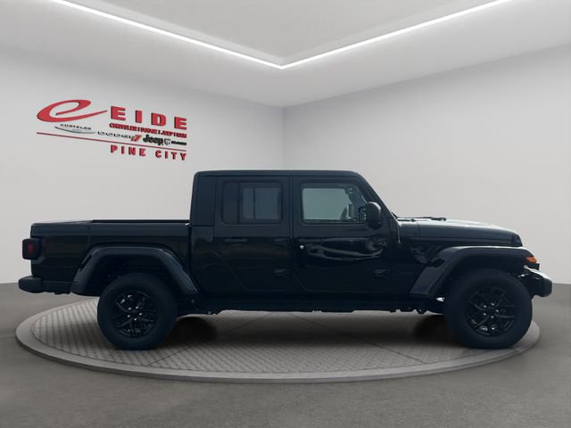 Used 2022 Jeep Gladiator Sport image 7