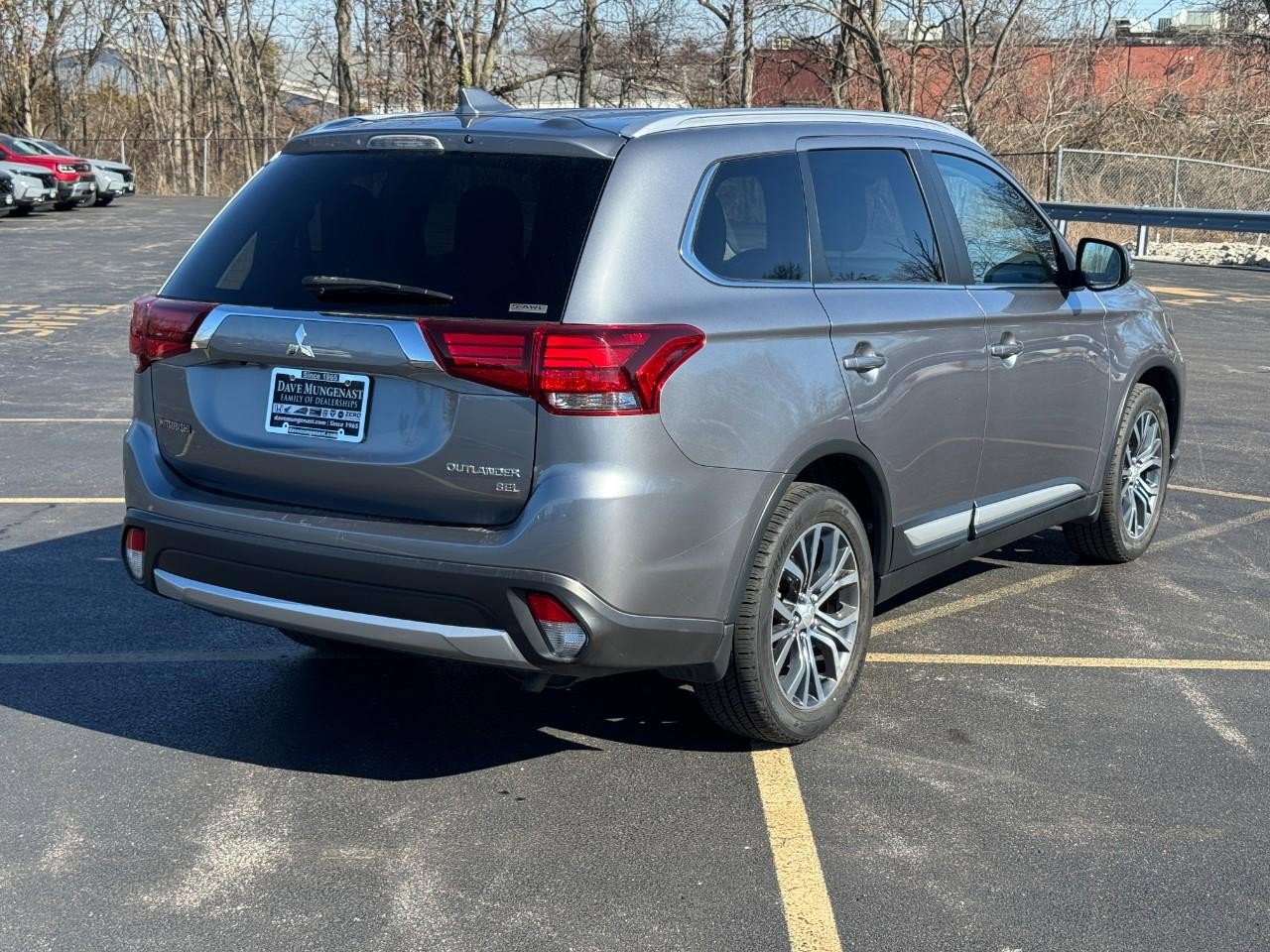 Used 2017 Mitsubishi Outlander SEL image 3