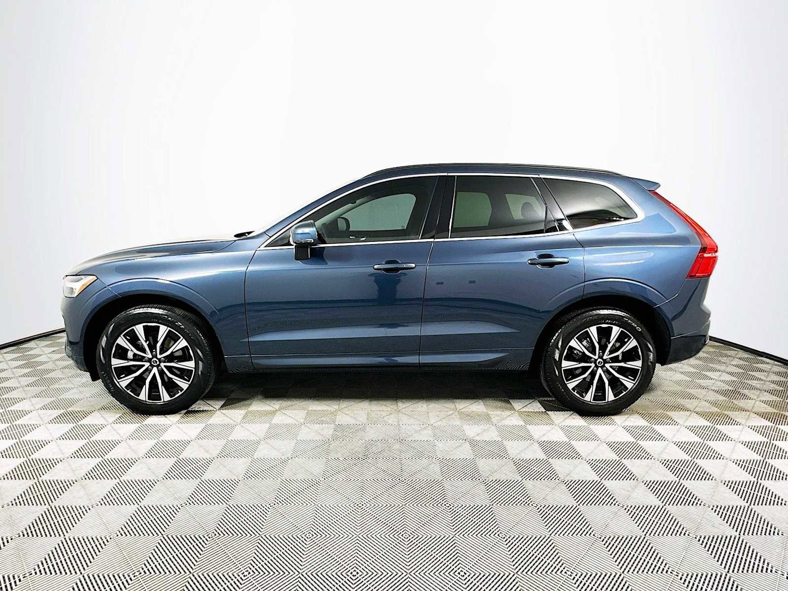 Used 2023 Volvo XC60 B5 Core FWD image 4