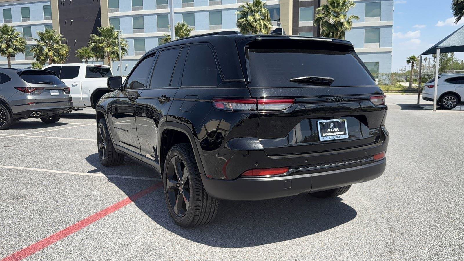 Used 2025 Jeep Grand Cherokee Limited w/ Black Appearance Package image 19