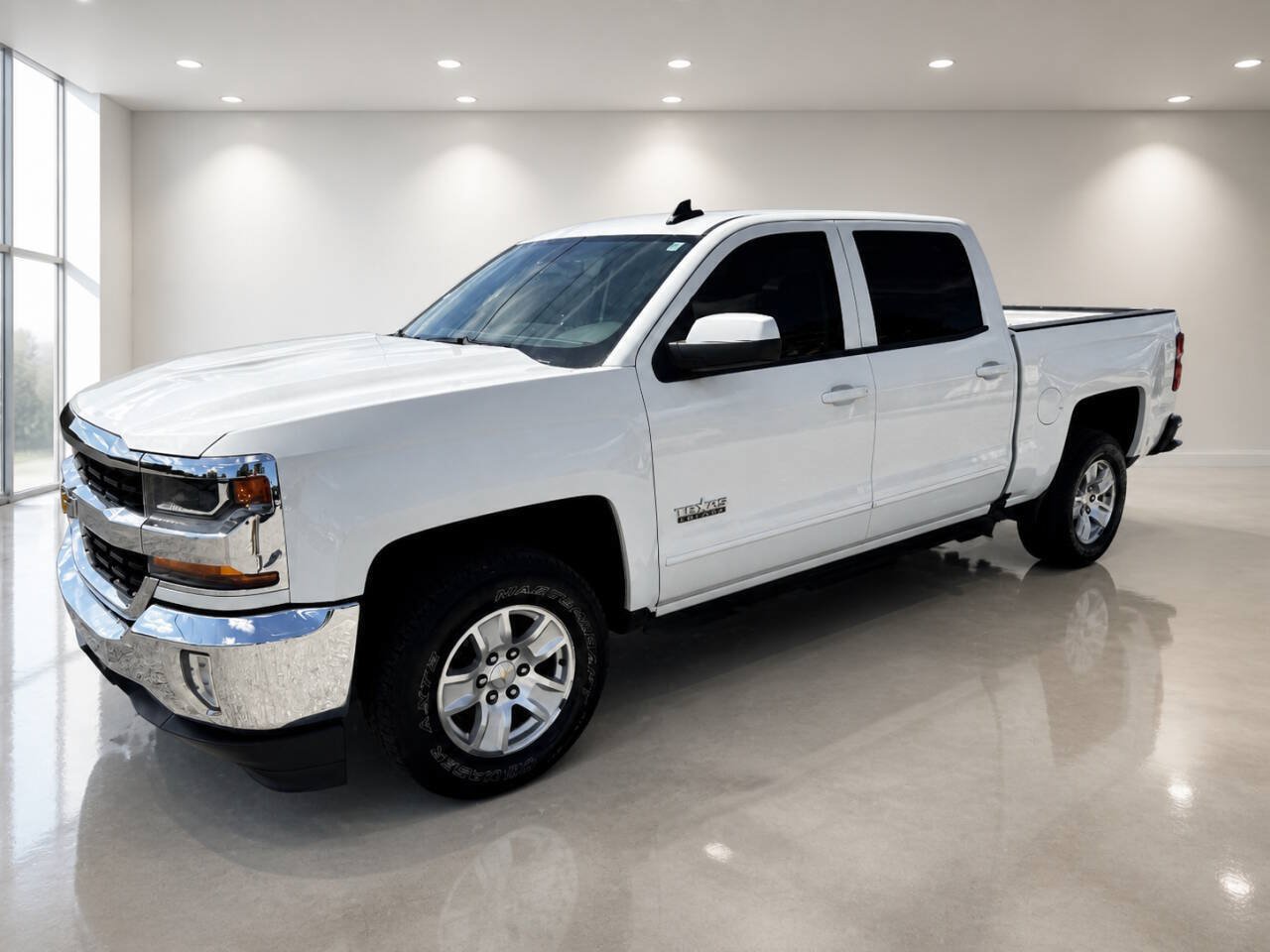 Used 2018 Chevrolet Silverado 1500 LT w/ Texas Edition RWD image 2