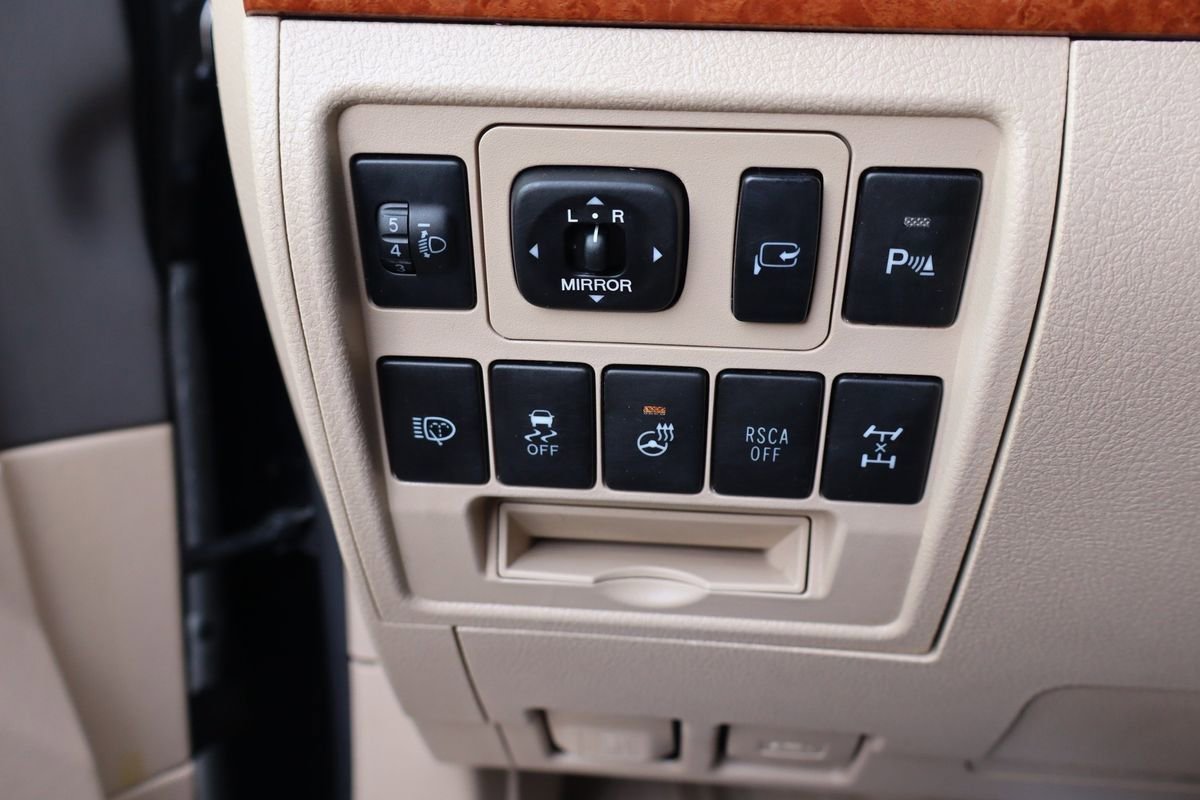 Used 2013 Toyota Land Cruiser image 15