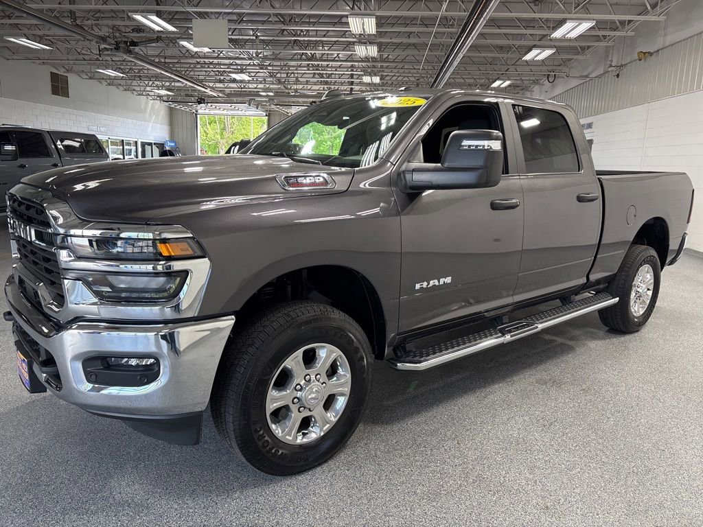 Used 2025 RAM 2500 Big Horn AWD/4WD image 3