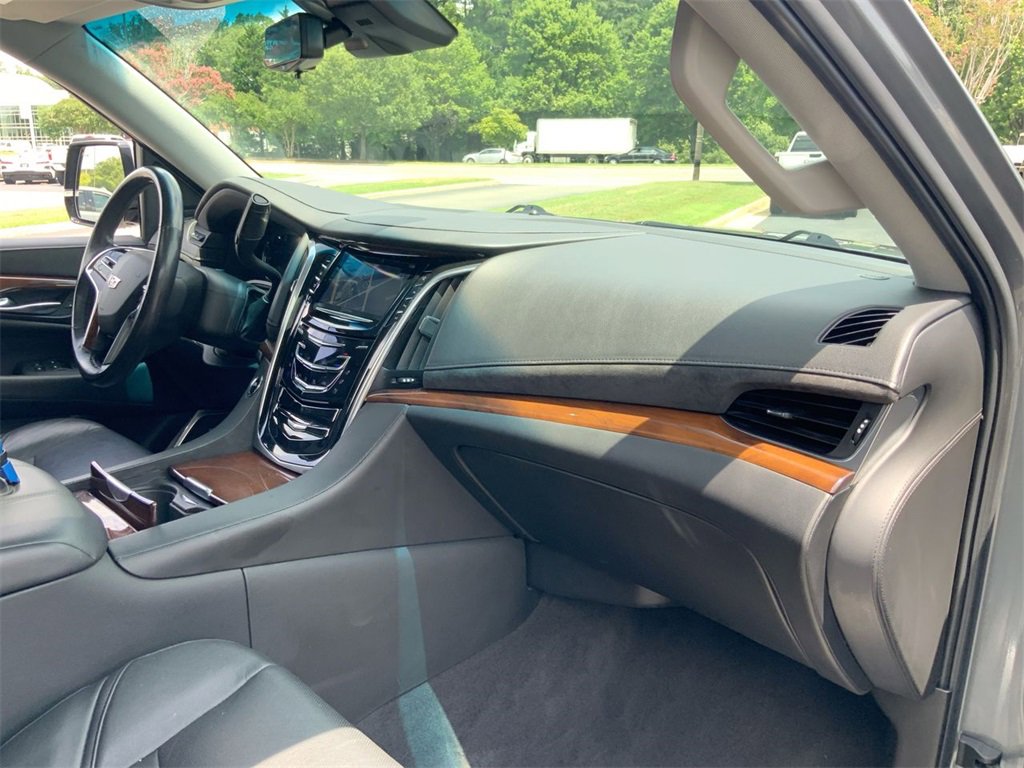 Certified 2020 Cadillac Escalade Luxury w/ Escalade Sport Edition image 29