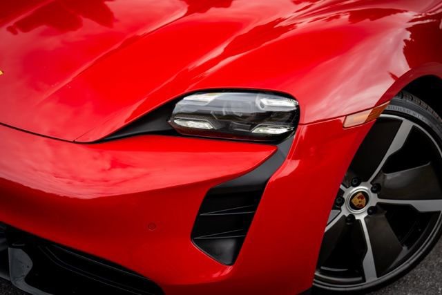 Used 2020 Porsche Taycan Turbo image 4