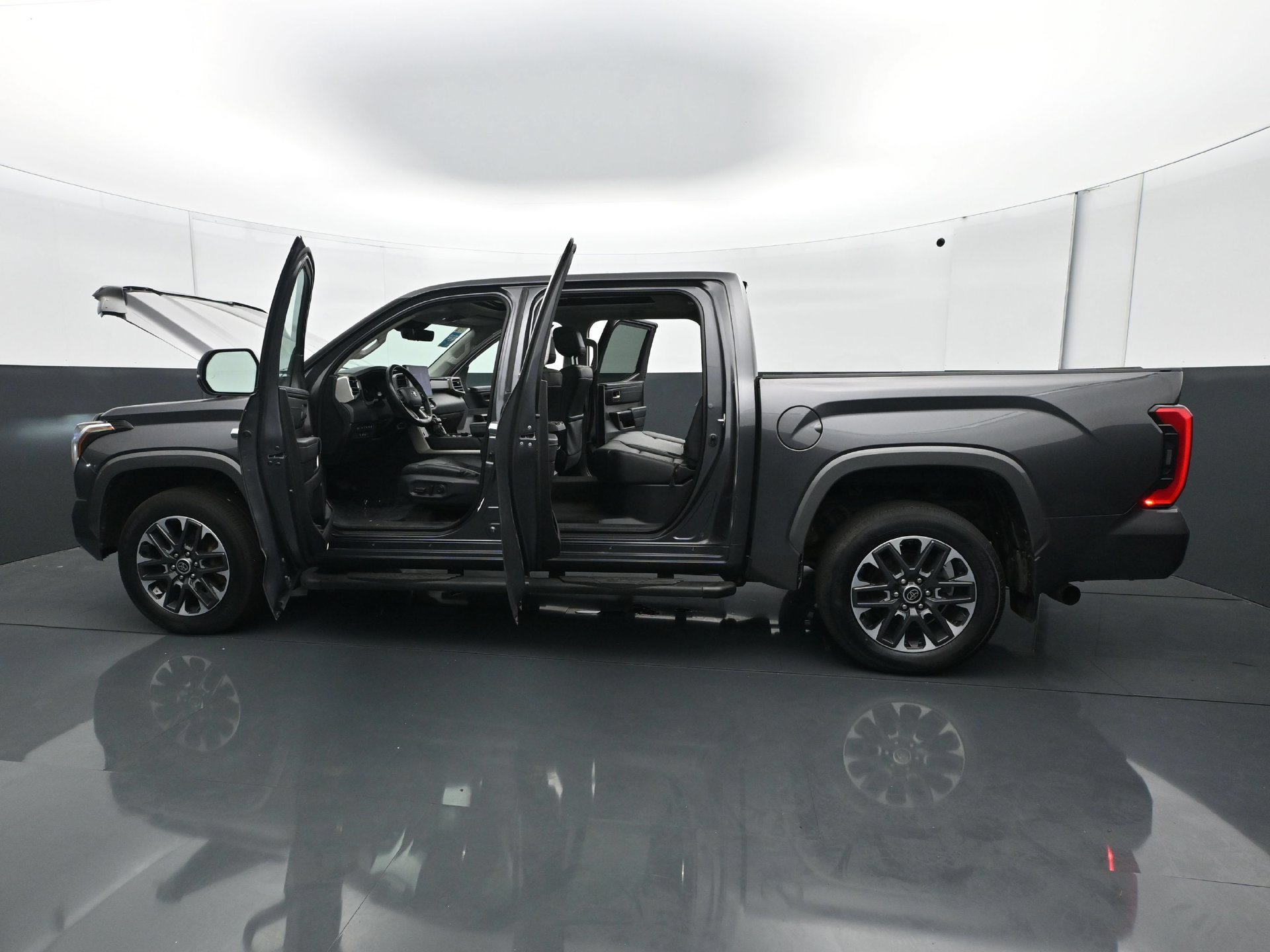 Used 2022 Toyota Tundra Limited AWD/4WD image 28