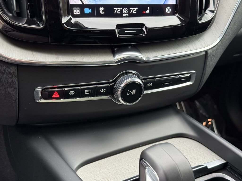 Certified 2025 Volvo XC60 B5 Plus image 25