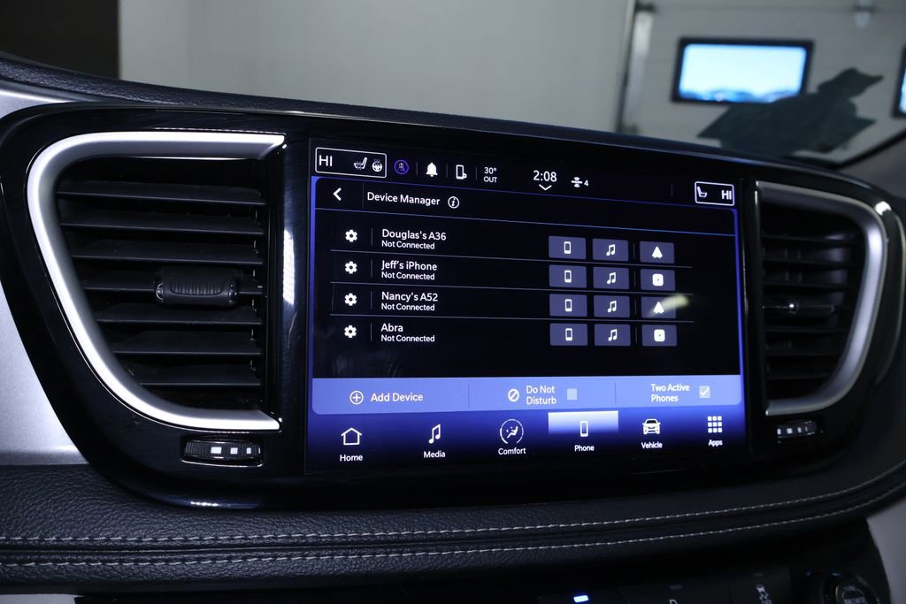 Used 2023 Chrysler Pacifica Touring-L image 31