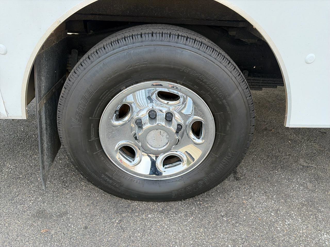Used 2013 Chevrolet Express 3500 RWD image 17