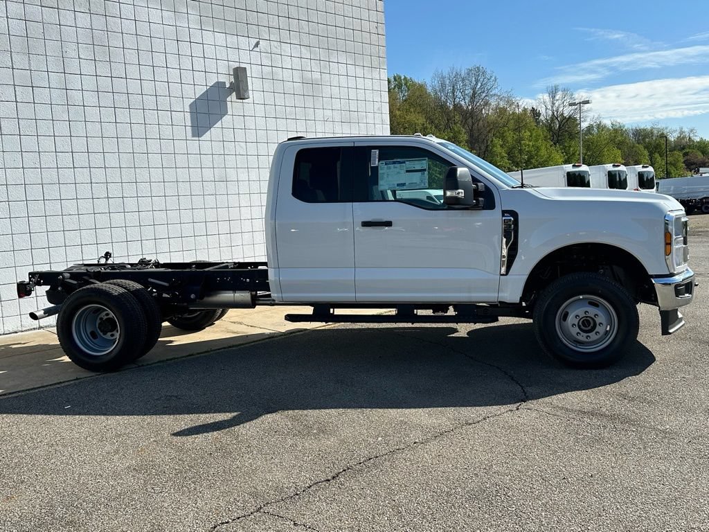 New 2026 Ford F350 XL w/ XL Chrome Package AWD/4WD image 4