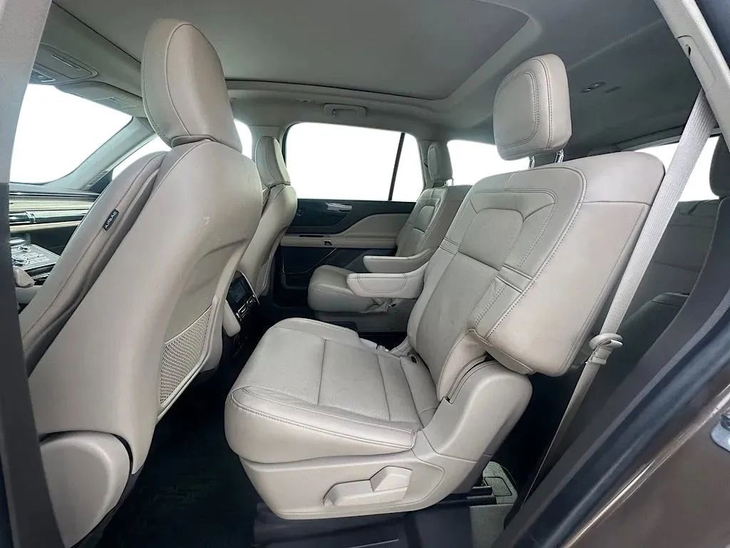 Used 2022 Lincoln Aviator Reserve w/ Equipment Group 201A image 16