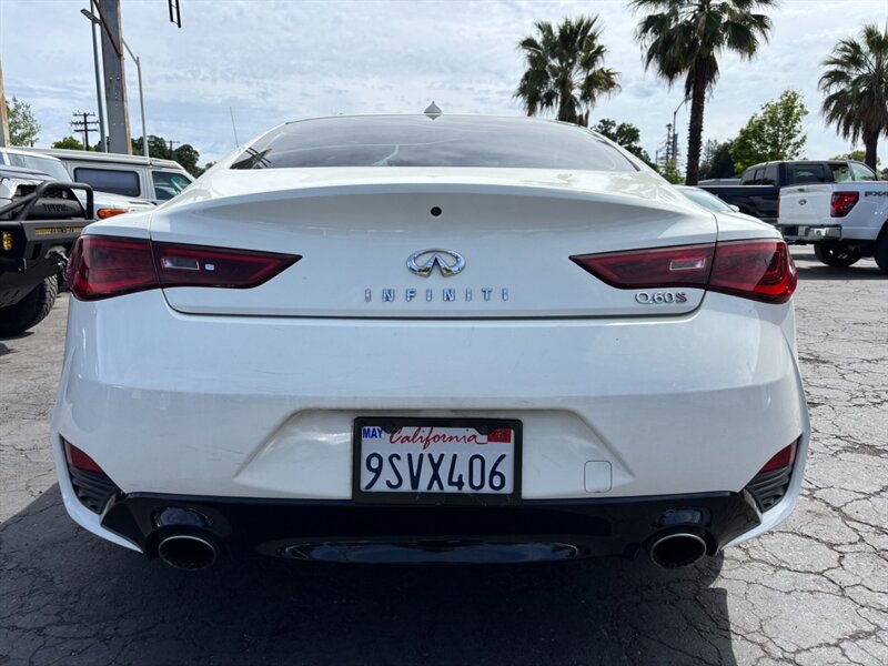 Used 2017 INFINITI Q60 Red Sport 400 RWD image 5