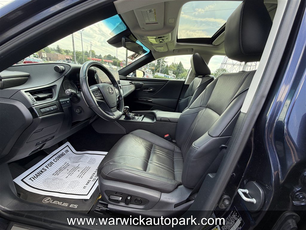 Used 2023 Lexus ES 300h Ultra Luxury w/ Accessory Package (Z1) FWD image 4