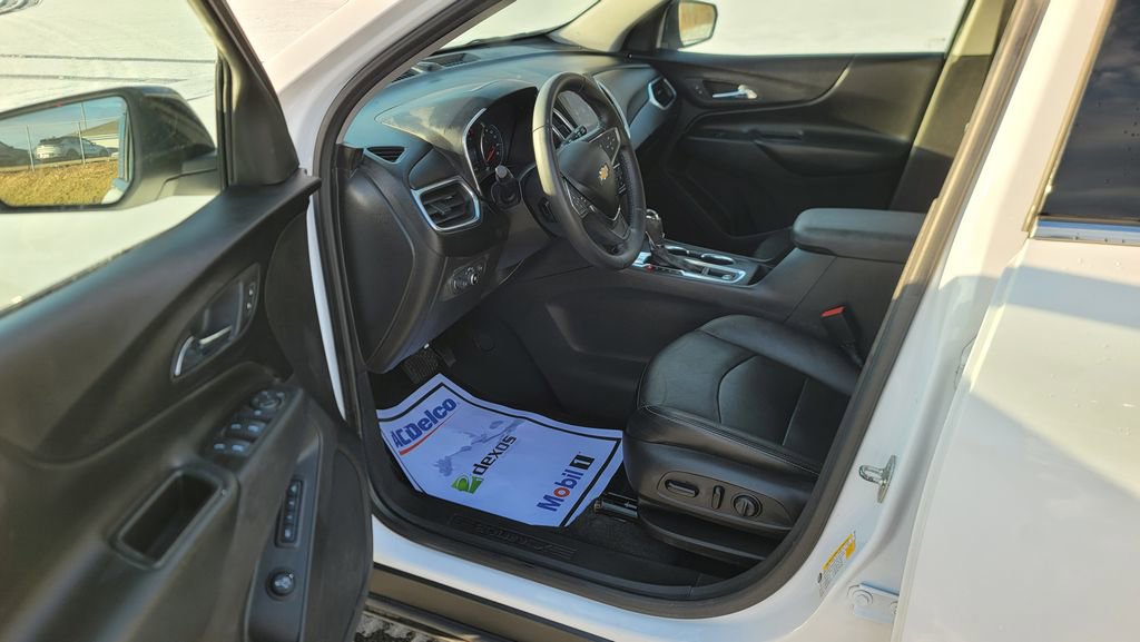 Used 2020 Chevrolet Equinox LT w/ Sport Edition image 18