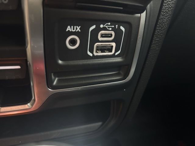 Used 2019 Jeep Wrangler Unlimited Sahara w/ Dual Top Group image 33