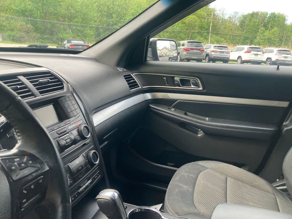 Used 2017 Ford Explorer XLT AWD/4WD image 17