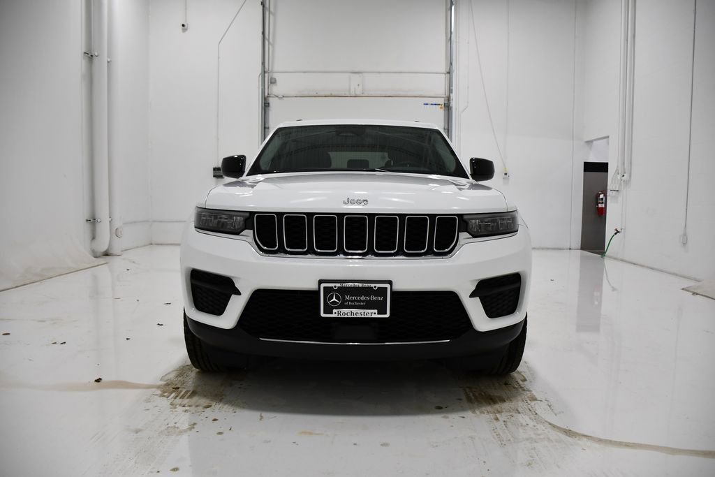 Used 2022 Jeep Grand Cherokee Laredo w/ Luxury Tech Group I image 2