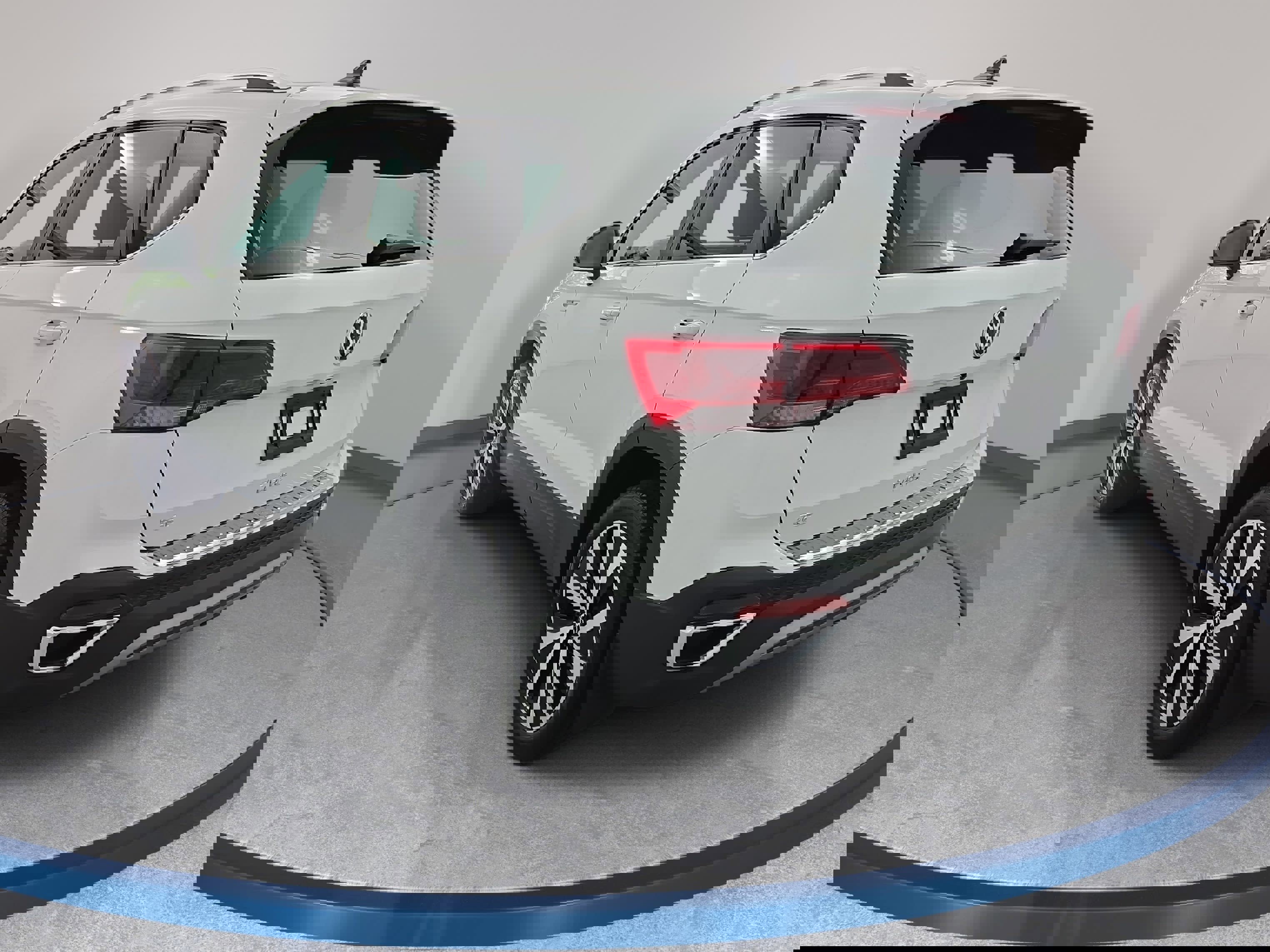 Certified 2023 Volkswagen Taos SE image 7