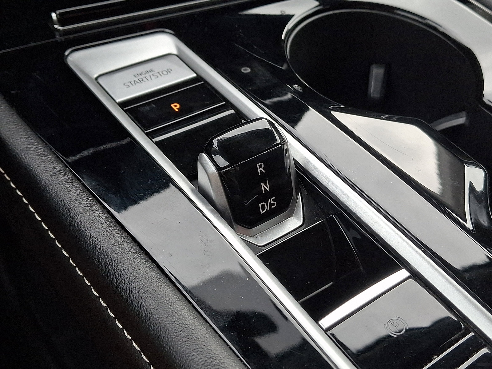 Used 2024 Volkswagen Atlas SE image 15