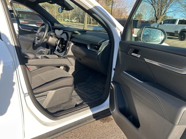 Used 2025 GMC Acadia Elevation image 17