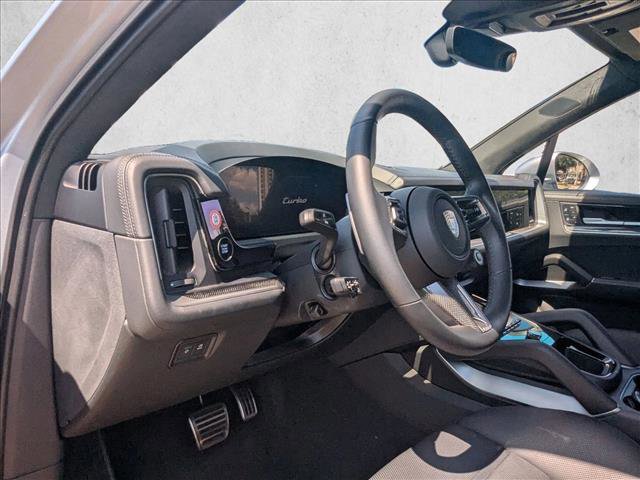 Used 2025 Porsche Cayenne Turbo image 9