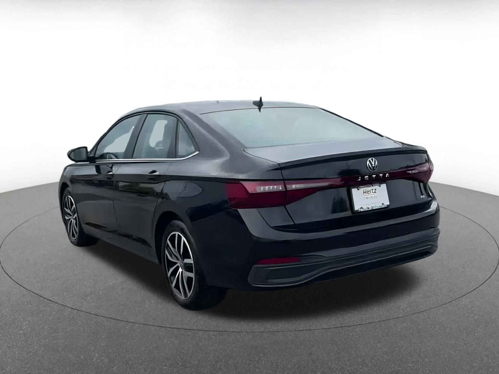 Used 2025 Volkswagen Jetta SE image 12