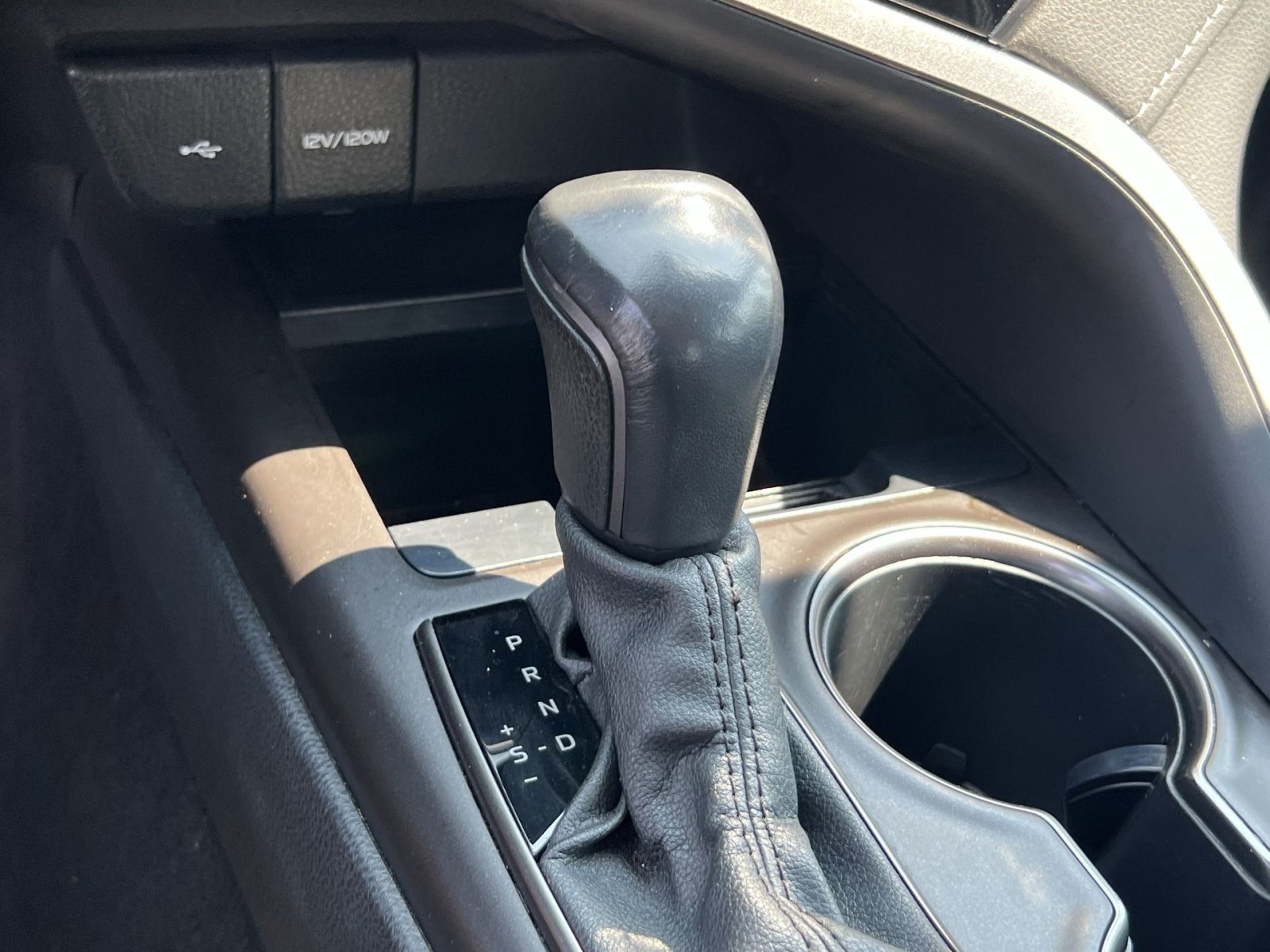 Used 2022 Toyota Camry SE FWD image 17