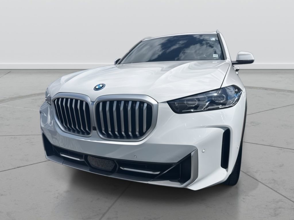 Used 2025 BMW X5 xDrive50e AWD/4WD image 3
