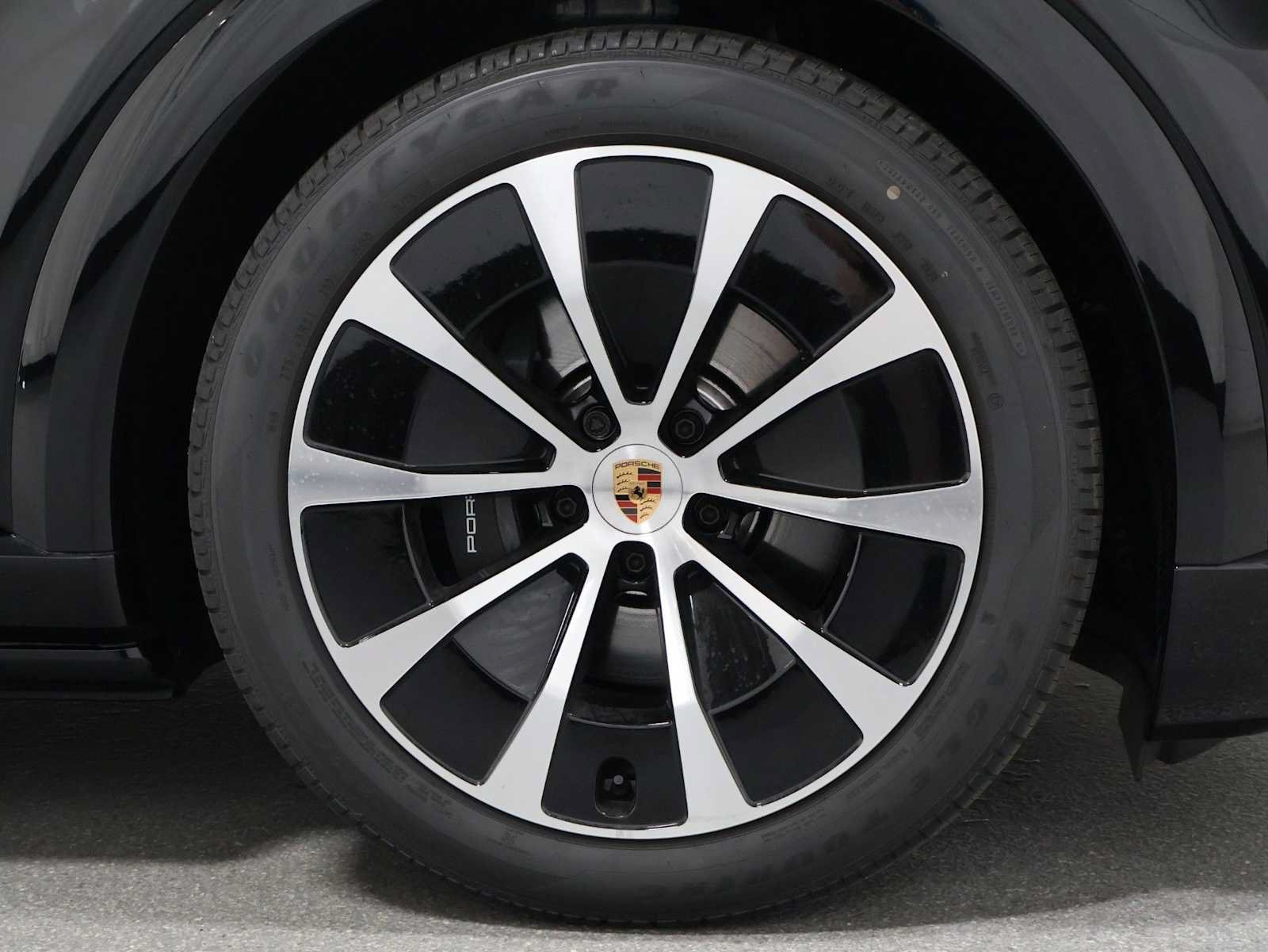 New 2026 Porsche Cayenne Electric AWD/4WD image 12