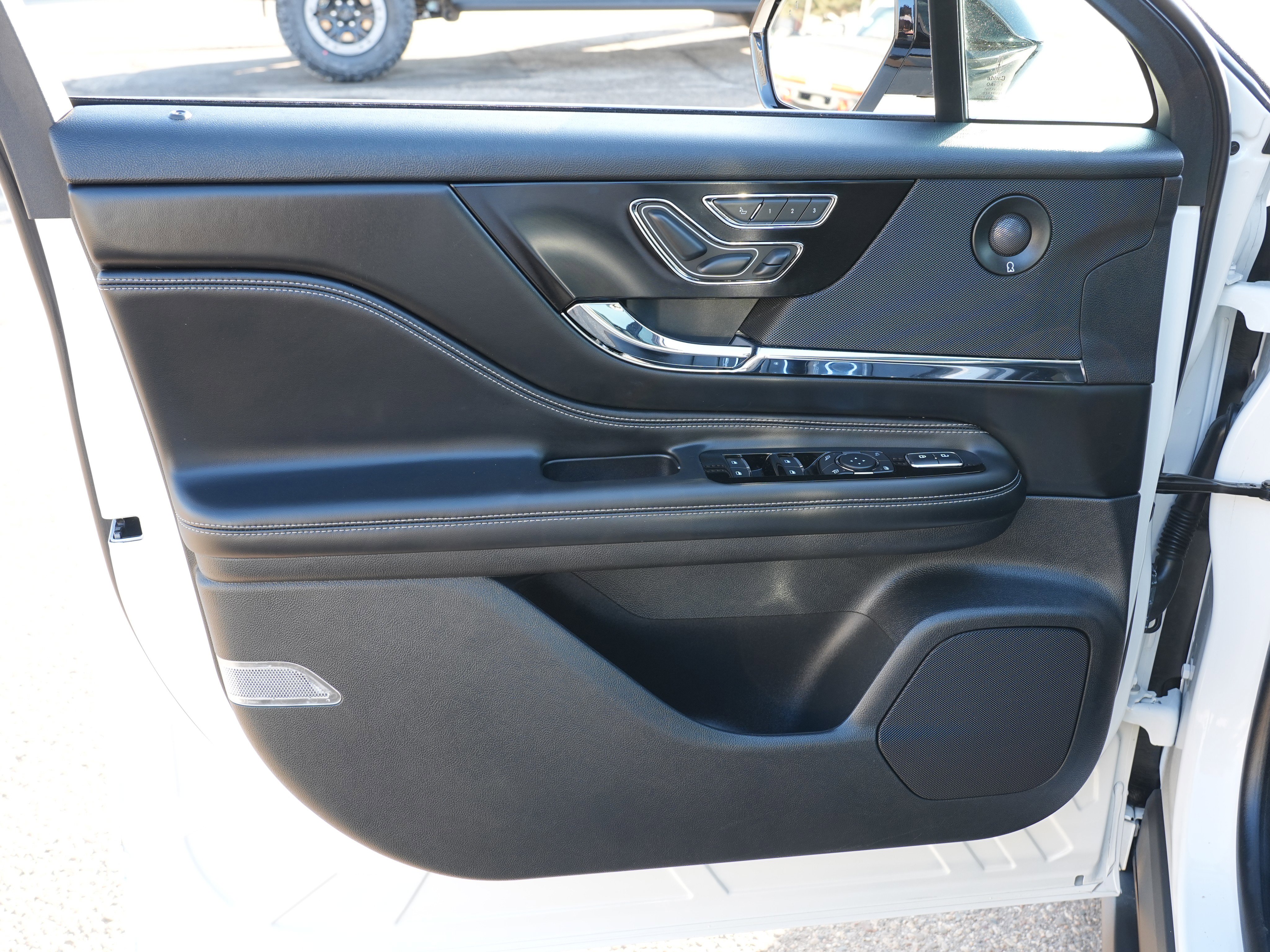 Used 2020 Lincoln Corsair Reserve w/ Equipment Group 202A image 18