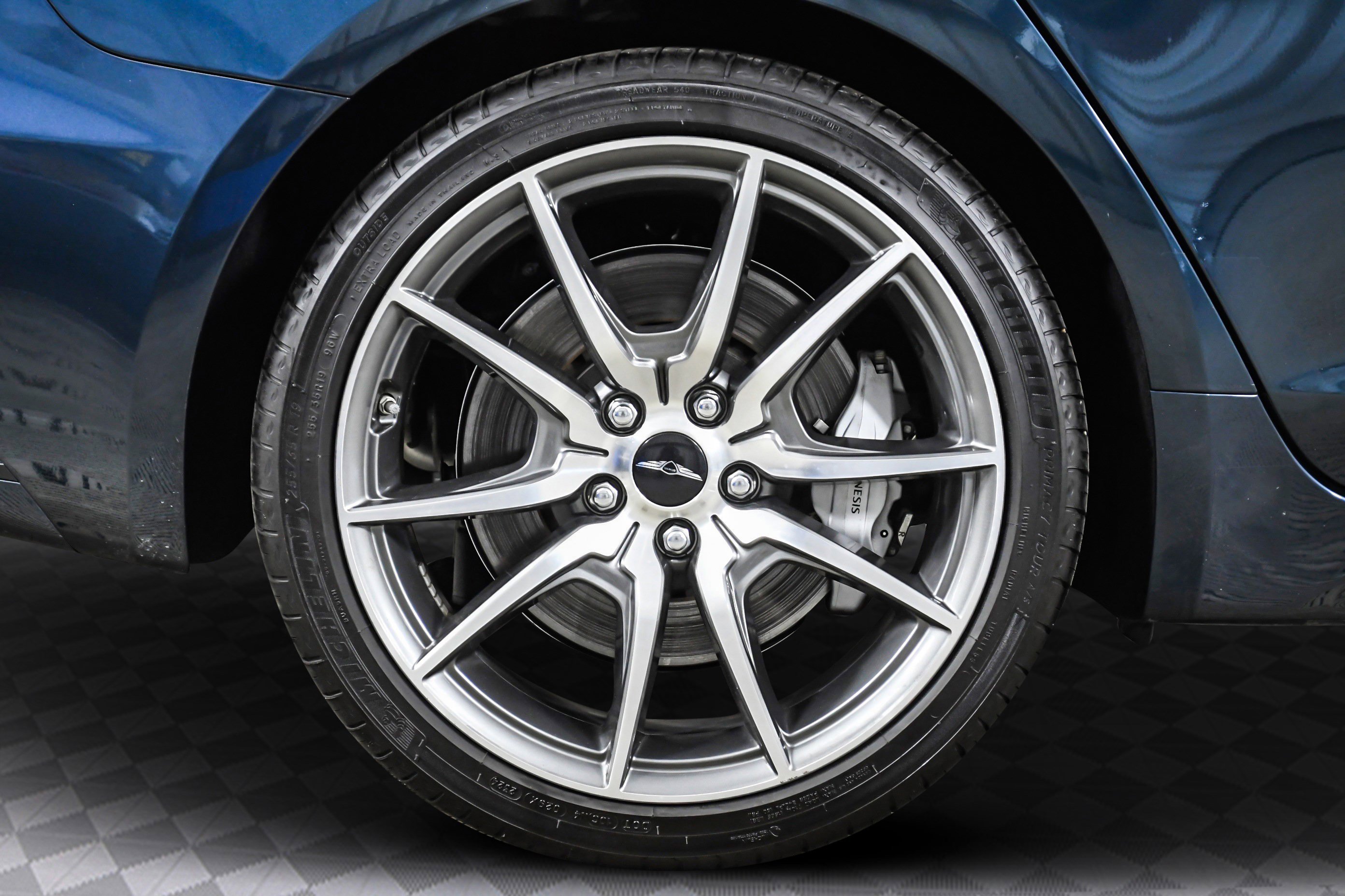 Used 2025 Genesis G70 2.5T image 33