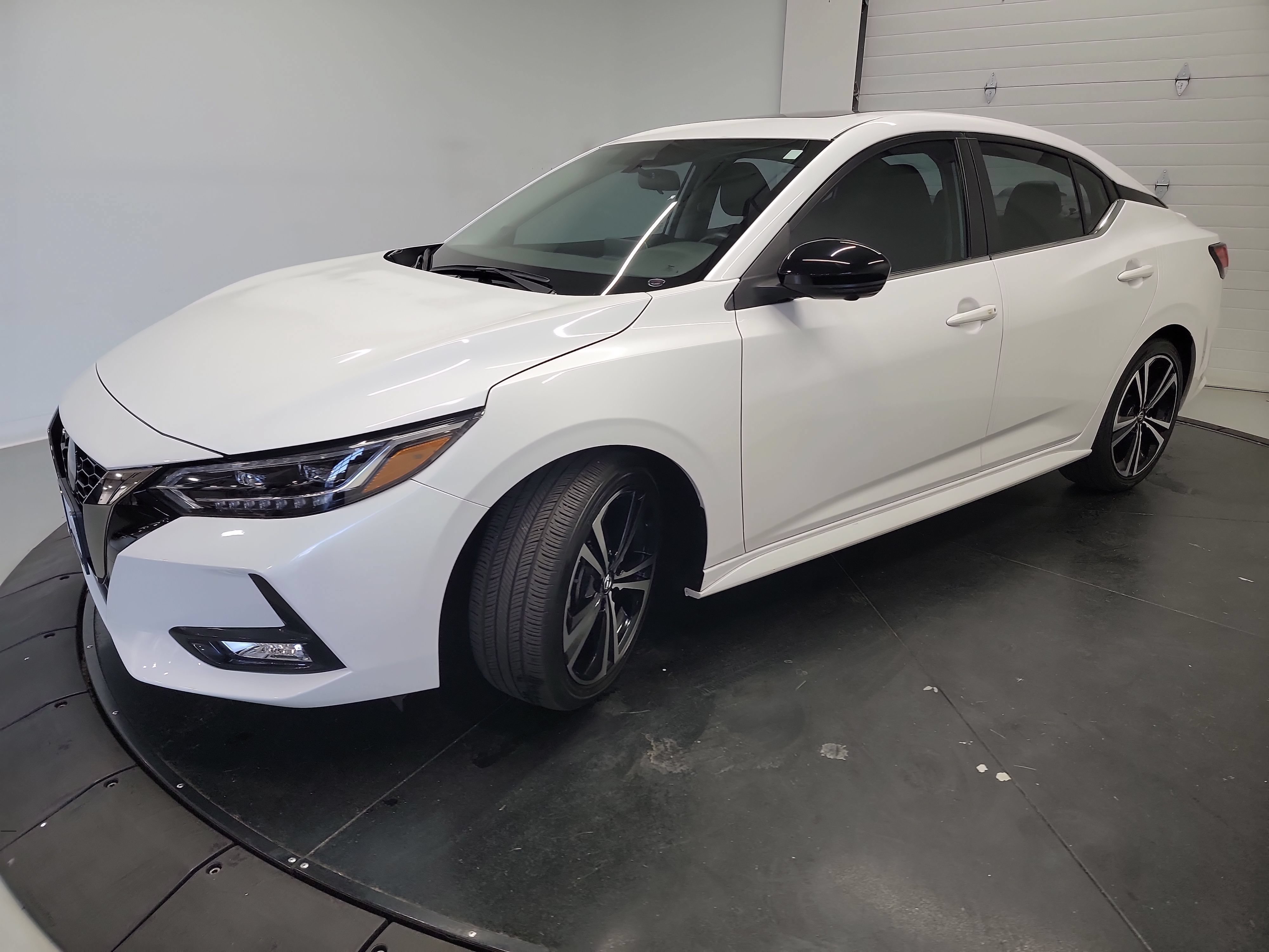 Used 2023 Nissan Sentra SR w/ SR Premium Package FWD image 3