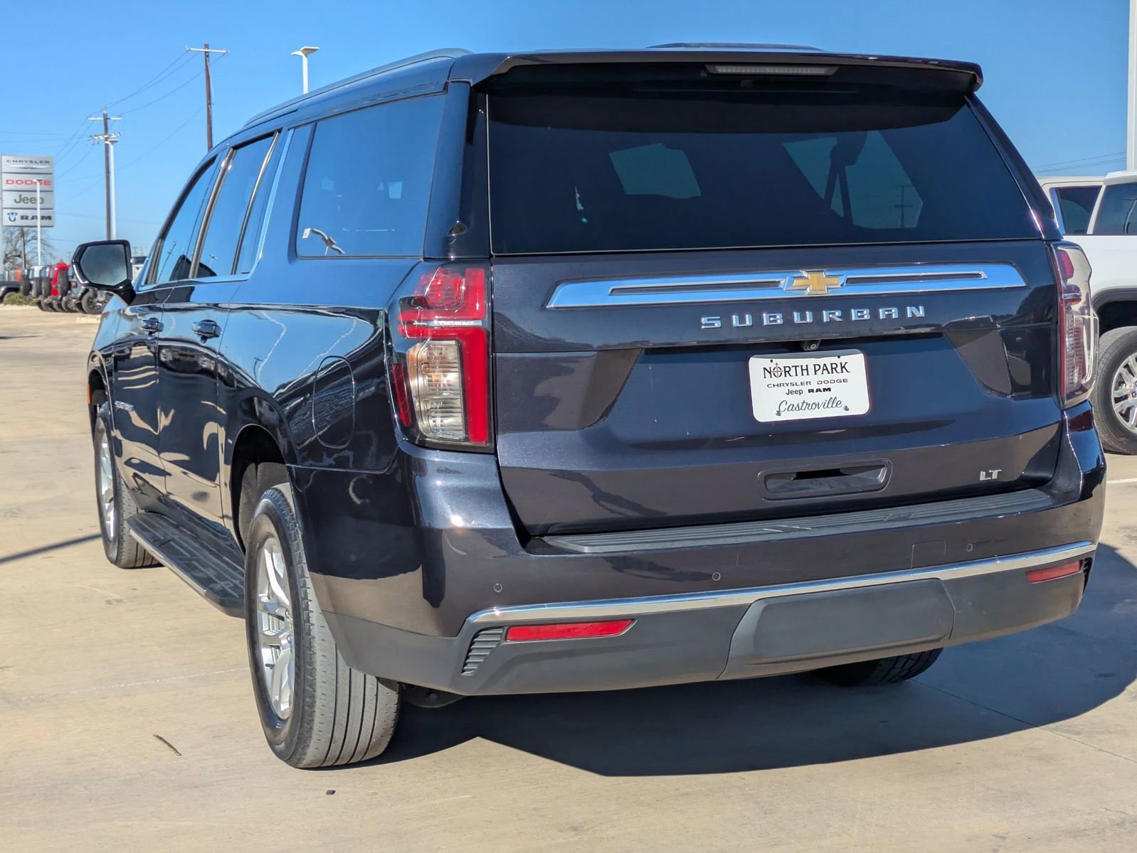 Used 2023 Chevrolet Suburban LT image 5