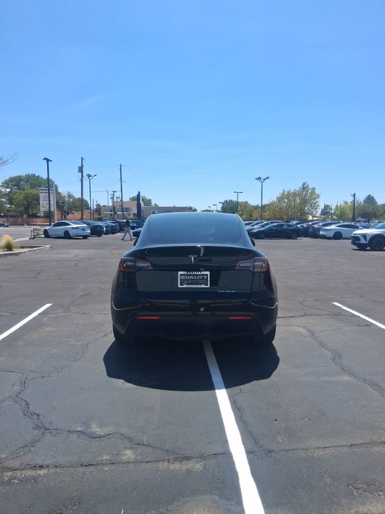 Used 2023 Tesla Model Y Long Range AWD/4WD image 3