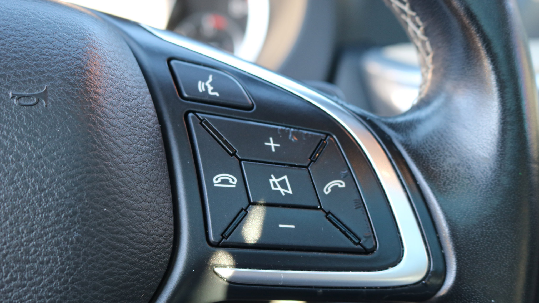 Used 2019 INFINITI QX30 image 16