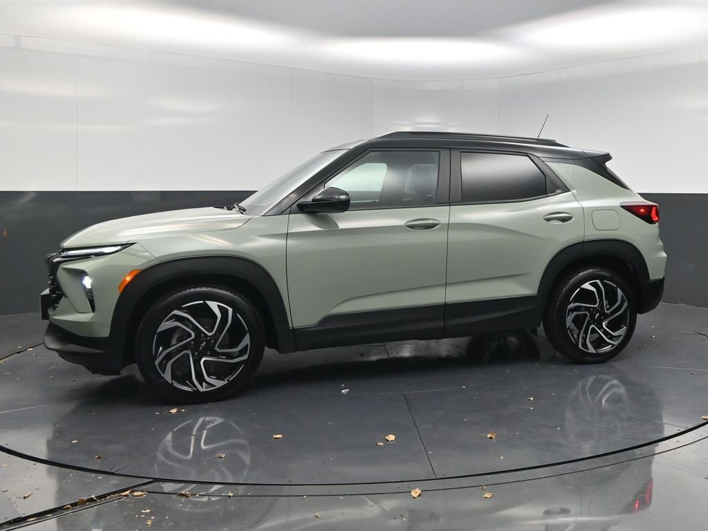 Used 2024 Chevrolet TrailBlazer RS w/ Driver Confidence Package image 3