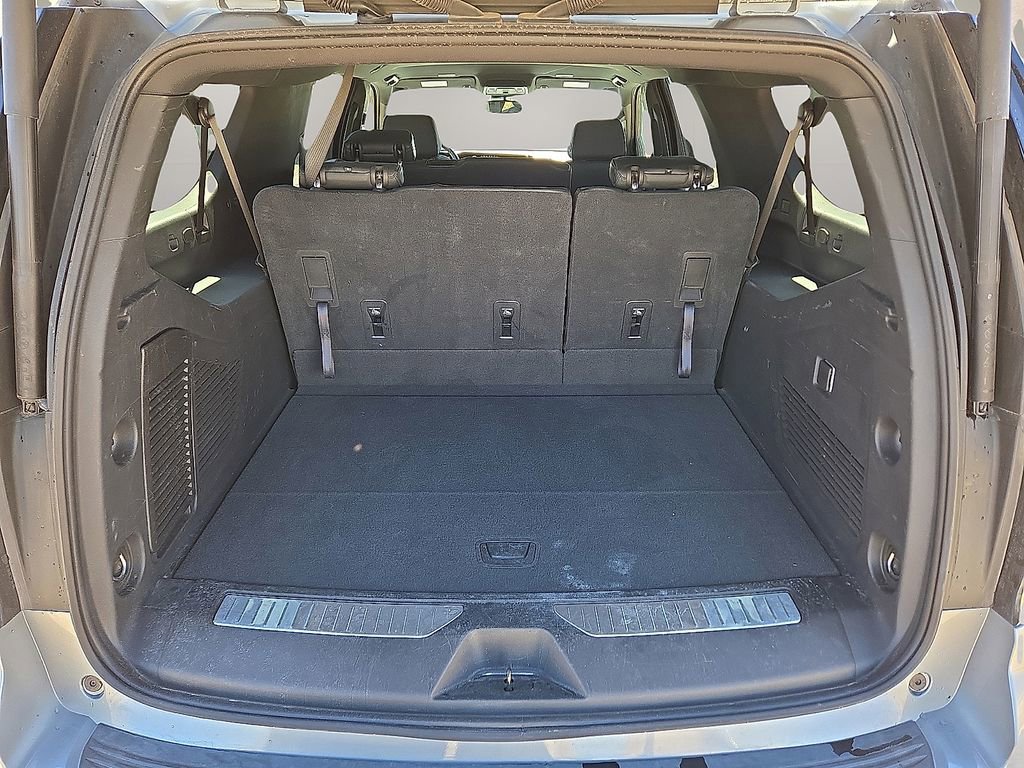 Used 2025 Chevrolet Suburban Z71 image 14