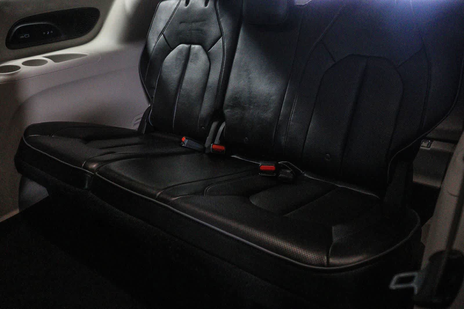 Used 2019 Chrysler Pacifica Limited w/ Advanced Safetytec Group FWD image 21