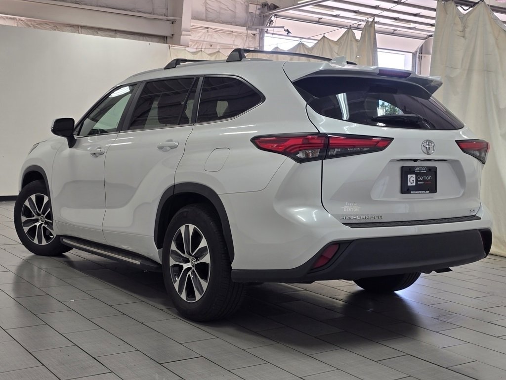 Certified 2023 Toyota Highlander XLE image 17
