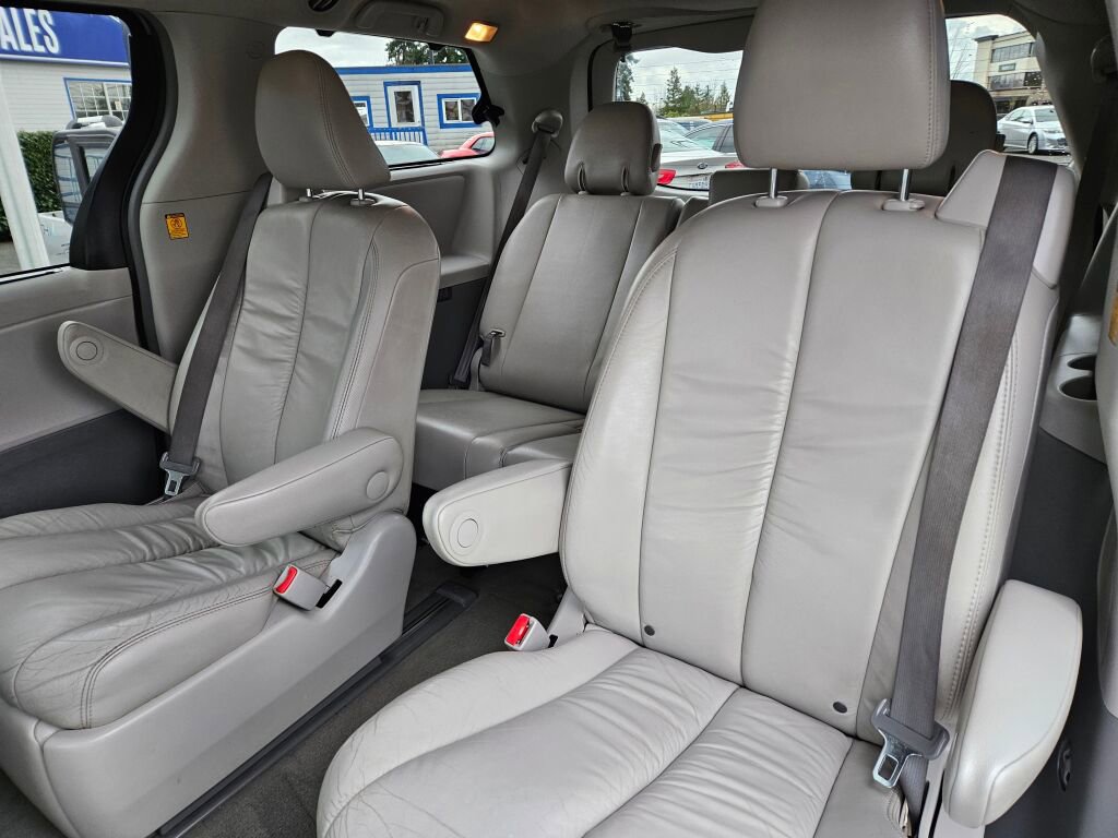 Used 2011 Toyota Sienna XLE AWD/4WD image 8