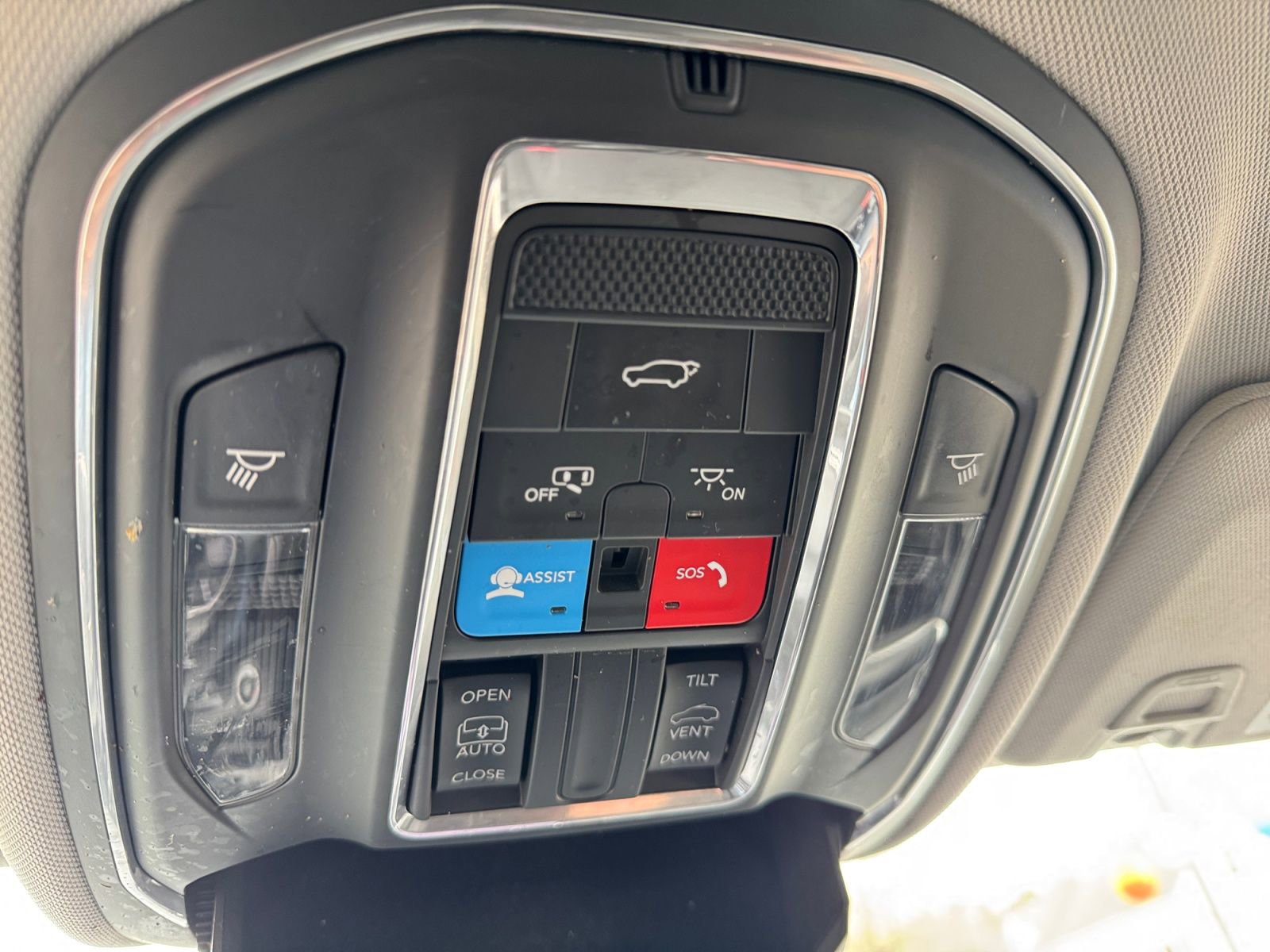 Used 2023 Jeep Grand Cherokee L Laredo w/ Luxury Tech Group I AWD/4WD image 30