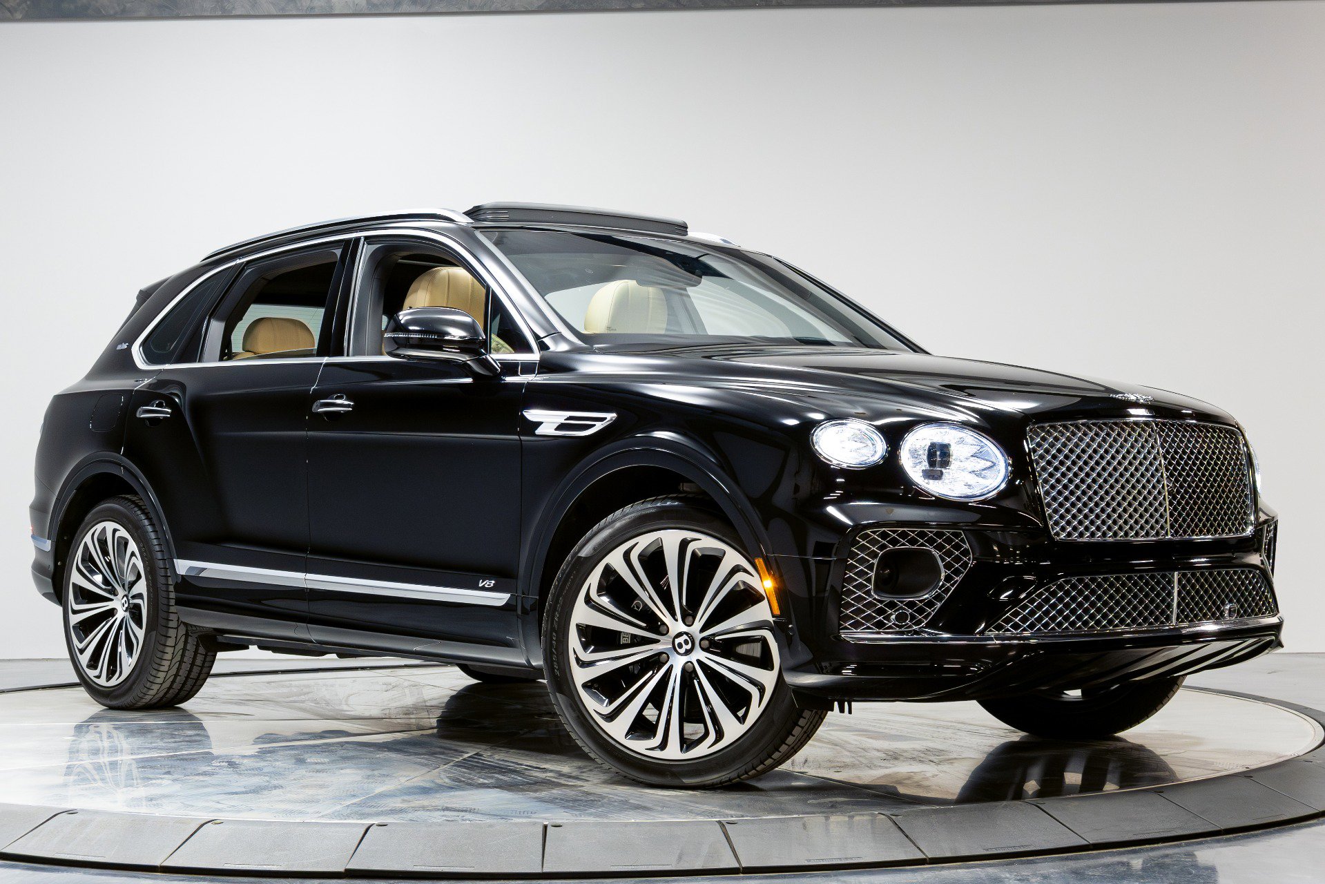Used 2021 Bentley Bentayga w/ First Edition Specification AWD/4WD image 53