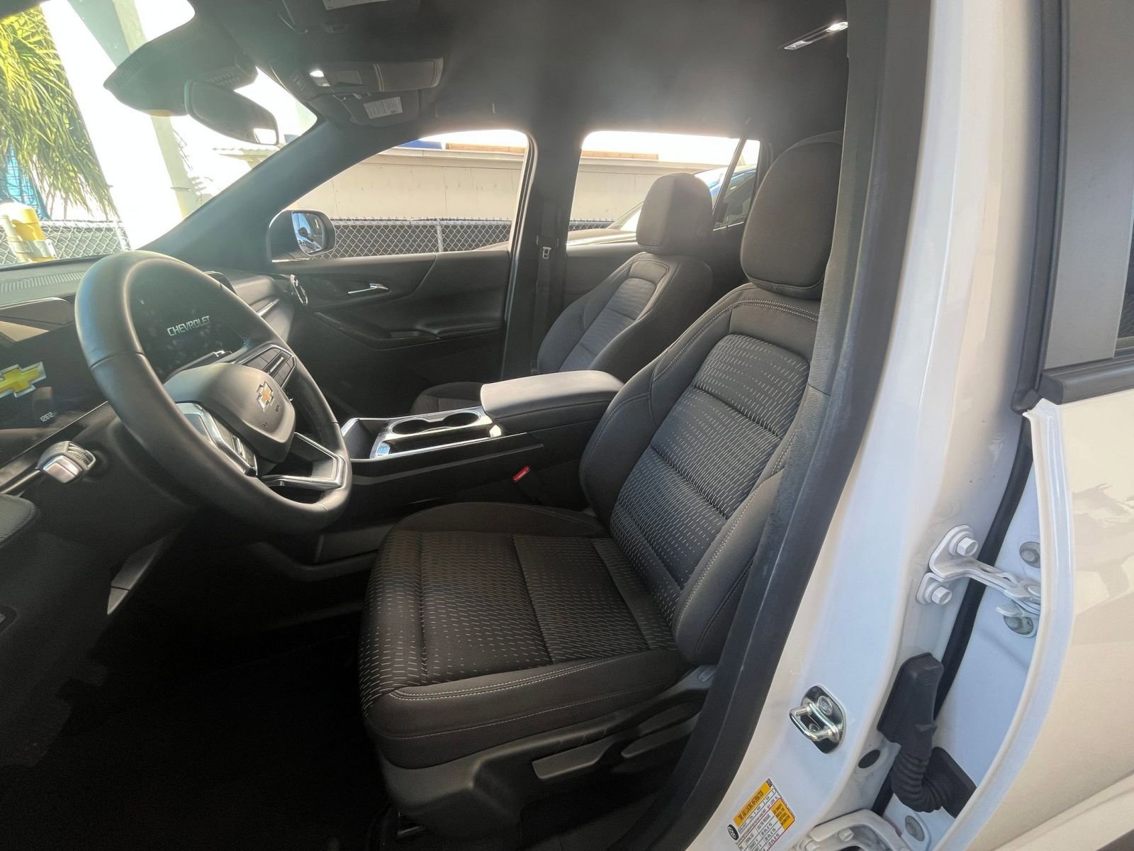 Used 2025 Chevrolet Equinox LT image 28