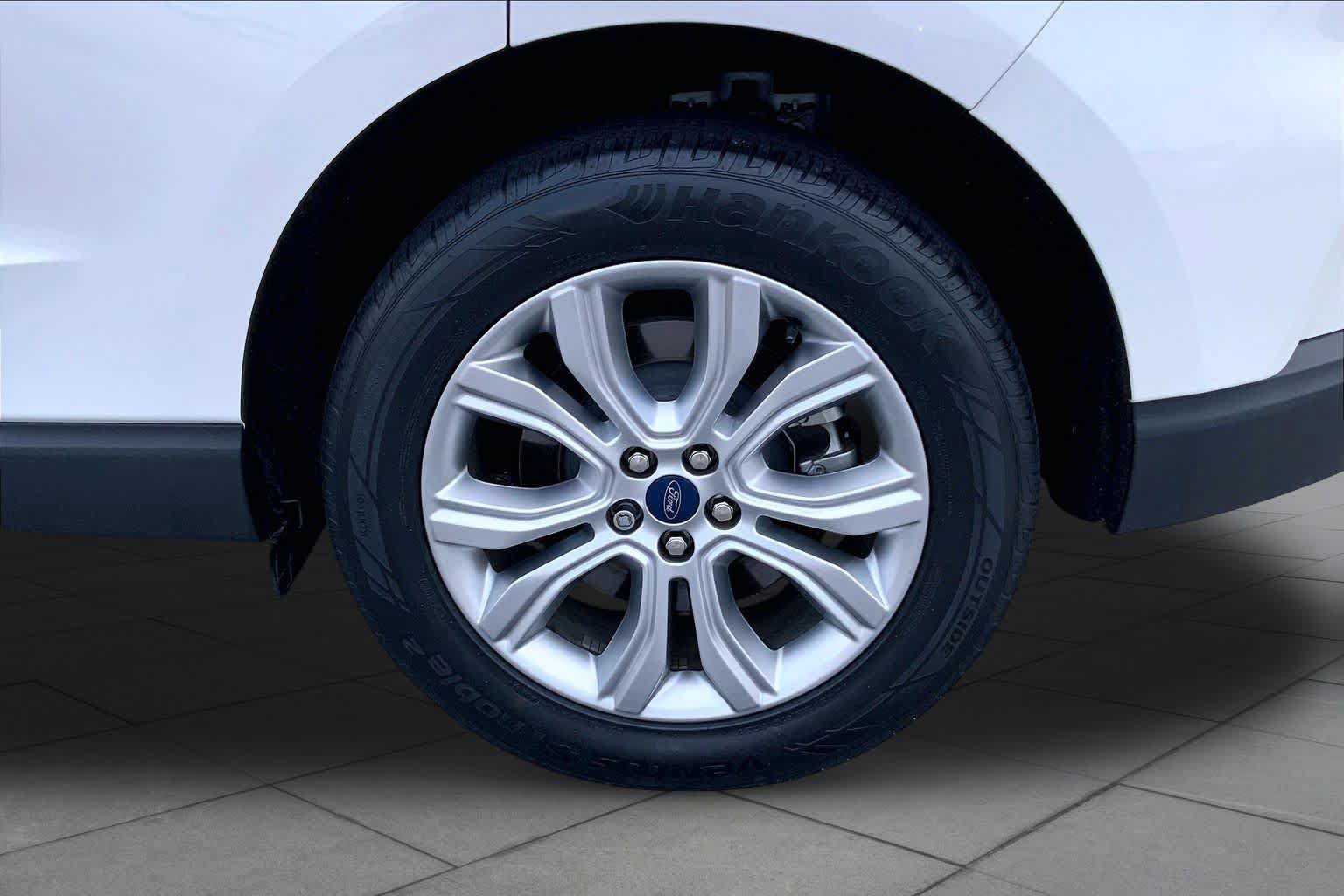 Used 2022 Ford Edge Titanium AWD/4WD image 11