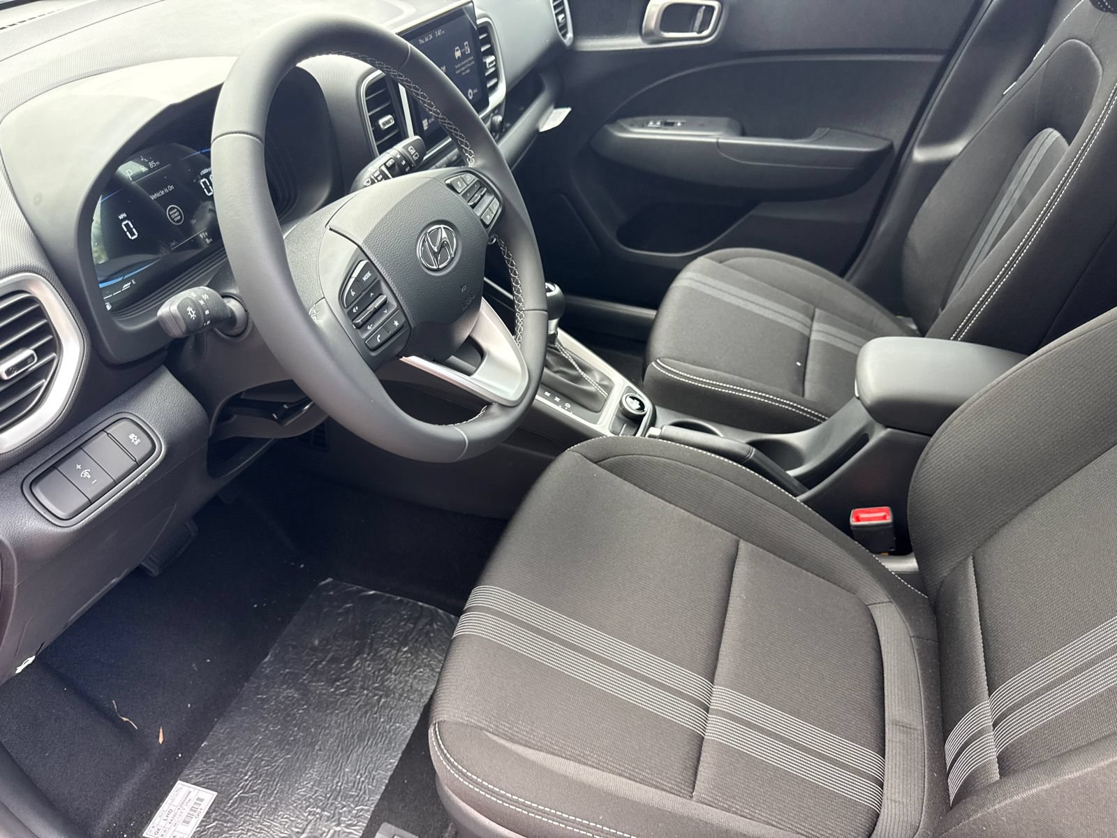 Used 2025 Hyundai Venue SEL FWD image 9
