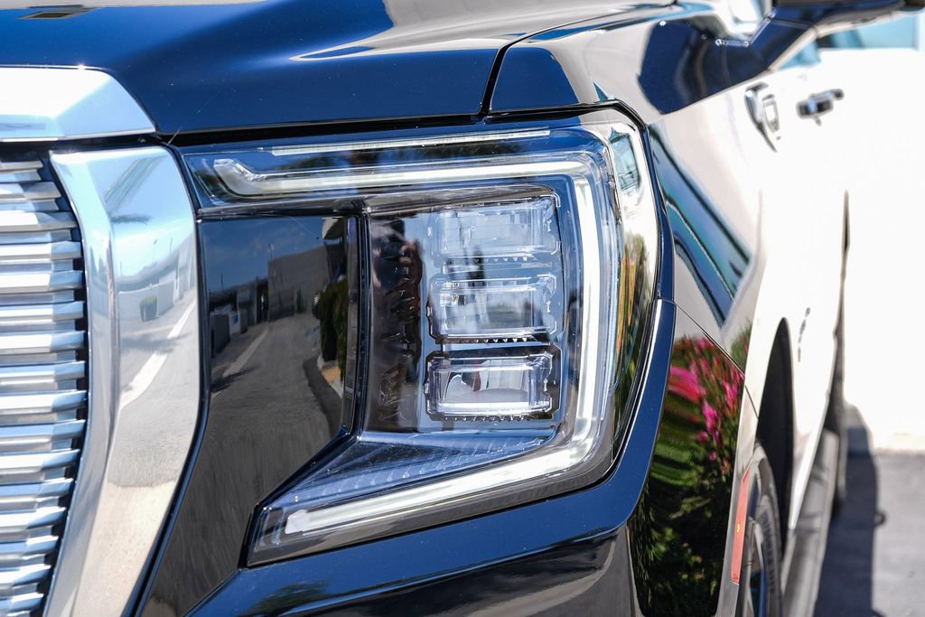 Used 2023 GMC Yukon Denali AWD/4WD image 4