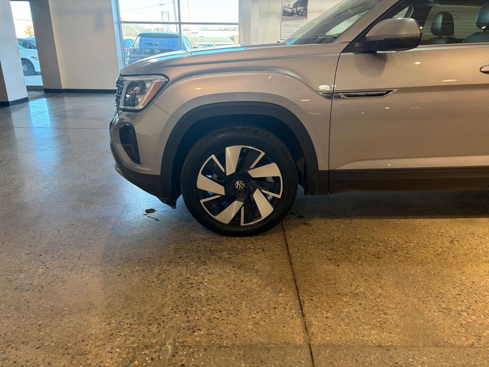 Used 2025 Volkswagen Atlas Cross Sport SE image 10