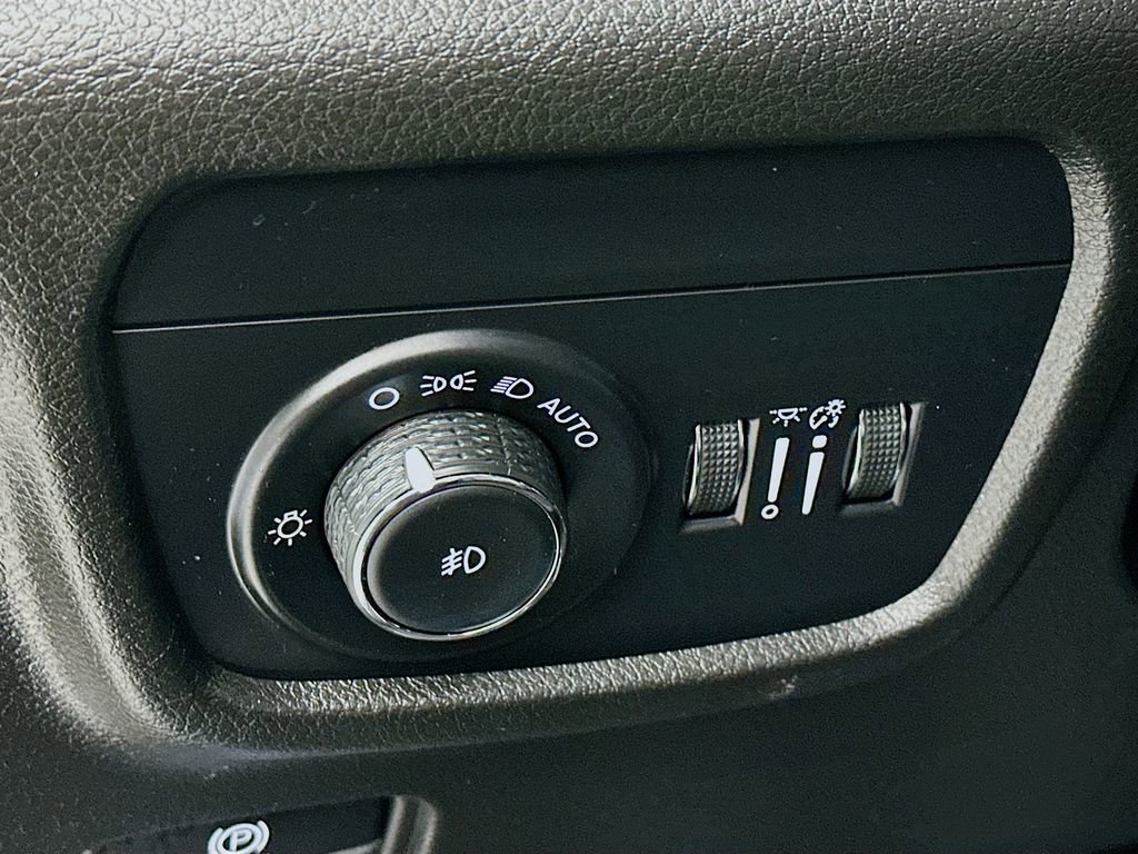 Certified 2024 Jeep Grand Cherokee L Limited w/ Luxury Tech Group II image 18