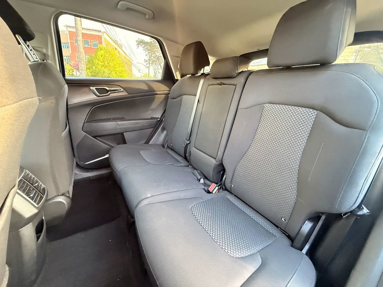 Used 2025 Kia Sportage LX FWD image 27